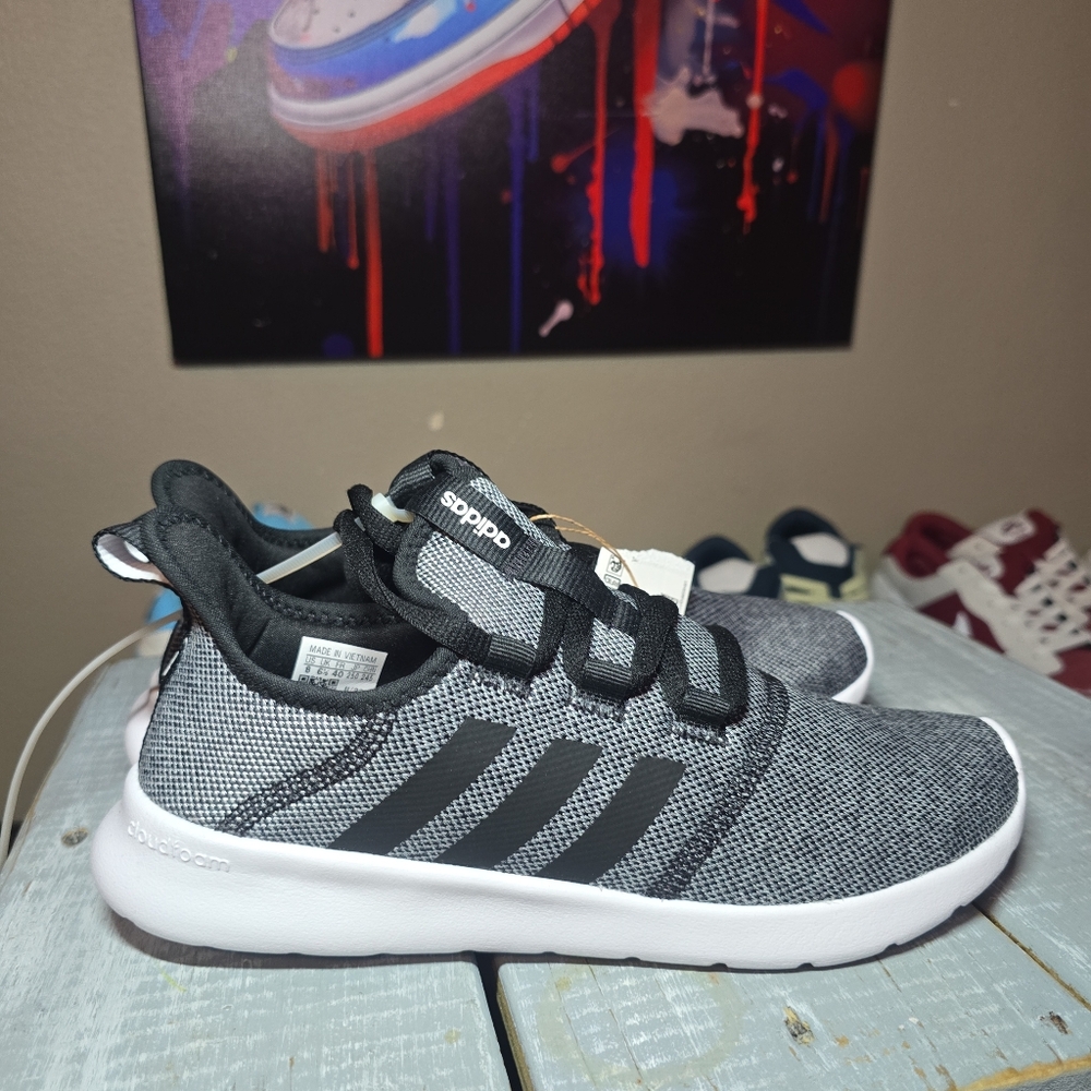 Adidas Black and White Sneakers Brad New !